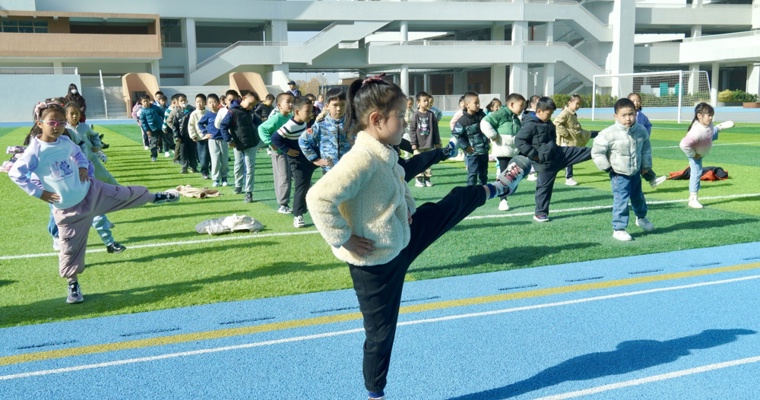 展体育风采  扬少年意气