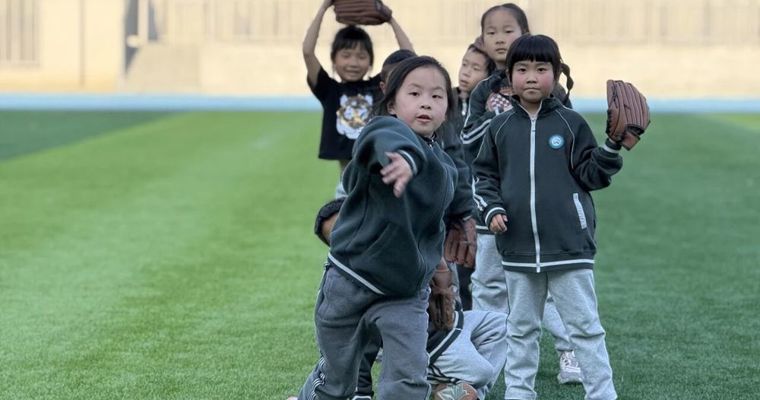 华师附小好老师（一） ——操场上的“孩子王”